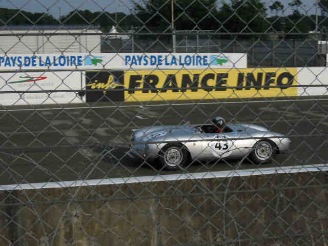 115-1537_IMG